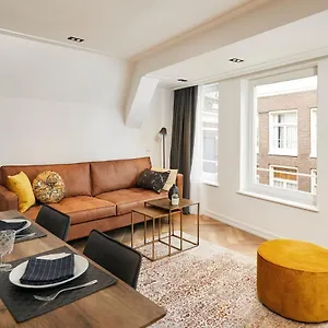 Damrak Short , Amsterdam Netherlands